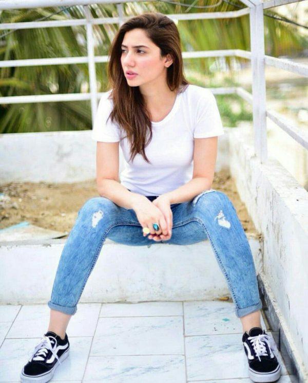 White Round Neck Basic T-Shirt